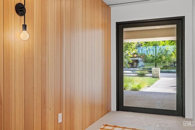 1217 Tam O Shanter Drive, Bakersfield, CA 93309