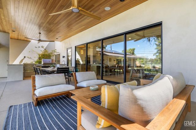 1217 Tam O Shanter Drive, Bakersfield, CA 93309