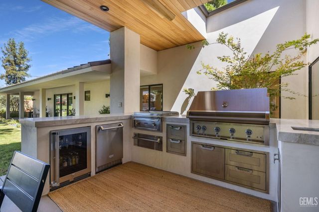 1217 Tam O Shanter Drive, Bakersfield, CA 93309