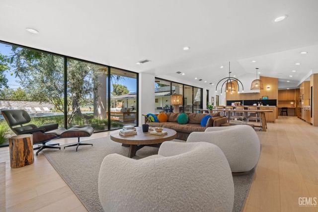 1217 Tam O Shanter Drive, Bakersfield, CA 93309