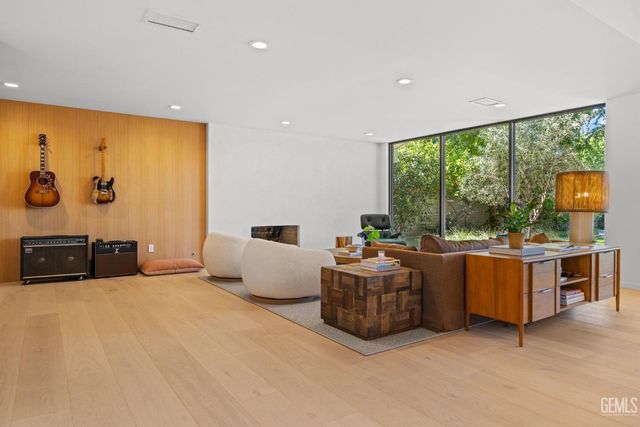 1217 Tam O Shanter Drive, Bakersfield, CA 93309