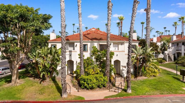 9302 Twin Trails Dr 204, San Diego, CA 92129