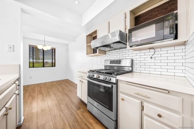 9302 Twin Trails Dr 204, San Diego, CA 92129