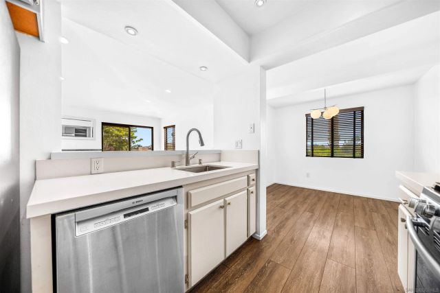 9302 Twin Trails Dr 204, San Diego, CA 92129