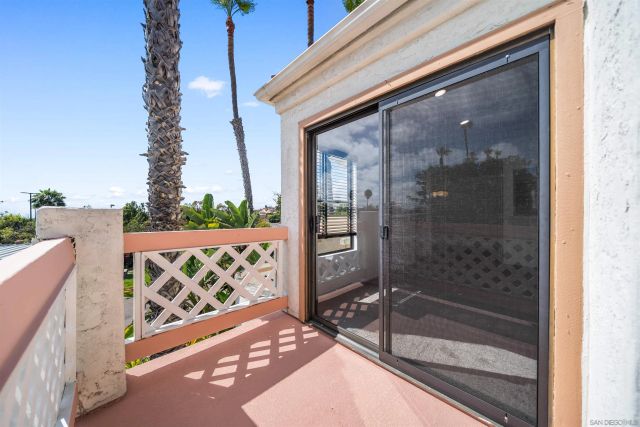 9302 Twin Trails Dr 204, San Diego, CA 92129