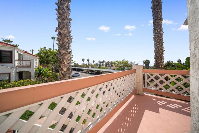 9302 Twin Trails Dr 204, San Diego, CA 92129