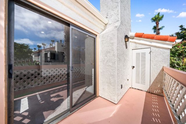 9302 Twin Trails Dr 204, San Diego, CA 92129