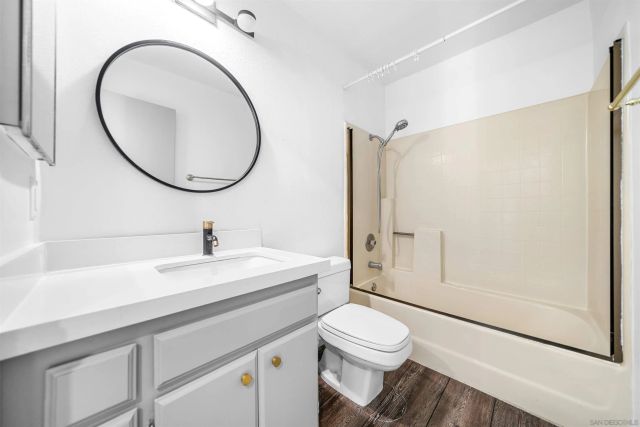 9302 Twin Trails Dr 204, San Diego, CA 92129