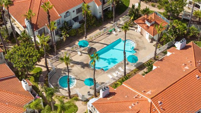 9302 Twin Trails Dr 204, San Diego, CA 92129