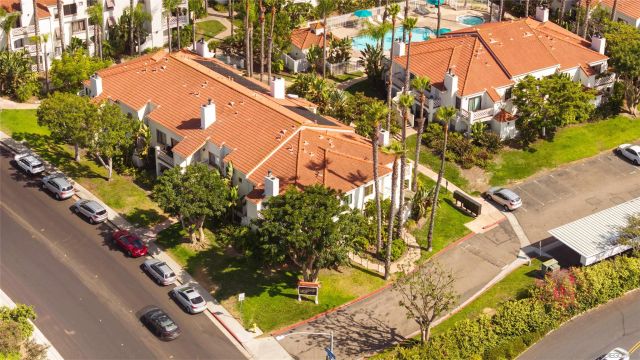 9302 Twin Trails Dr 204, San Diego, CA 92129