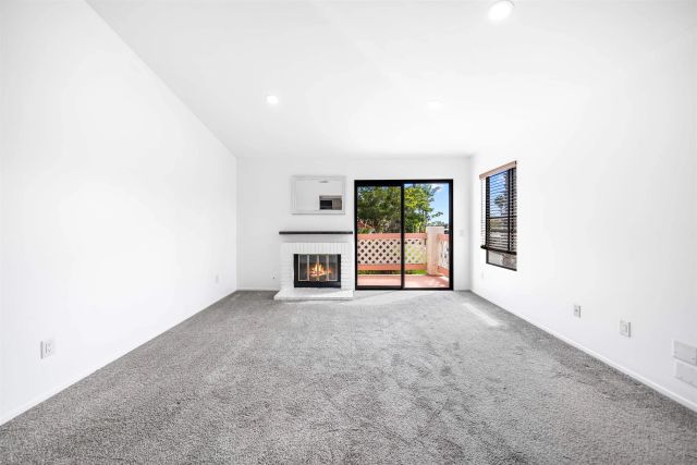 9302 Twin Trails Dr 204, San Diego, CA 92129