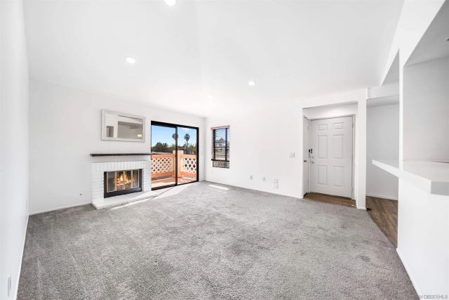 9302 Twin Trails Dr 204, San Diego, CA 92129