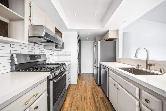 9302 Twin Trails Dr 204, San Diego, CA 92129