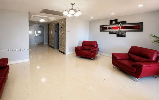 1825 W 44th Pl 806, Hialeah, FL 33012