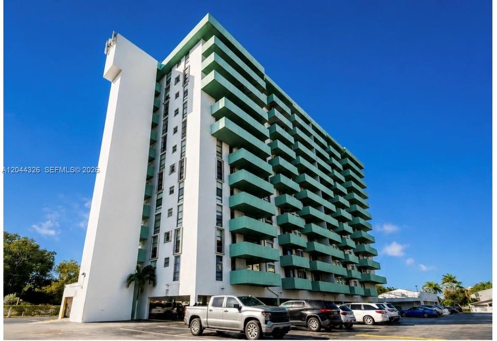 1825 W 44th Pl 806, Hialeah, FL 33012