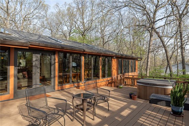2700 Rosewood Drive, Fayetteville, AR 72703