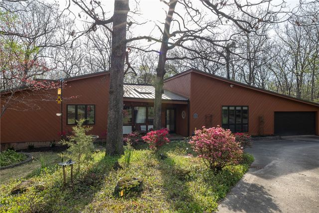 2700 Rosewood Drive, Fayetteville, AR 72703