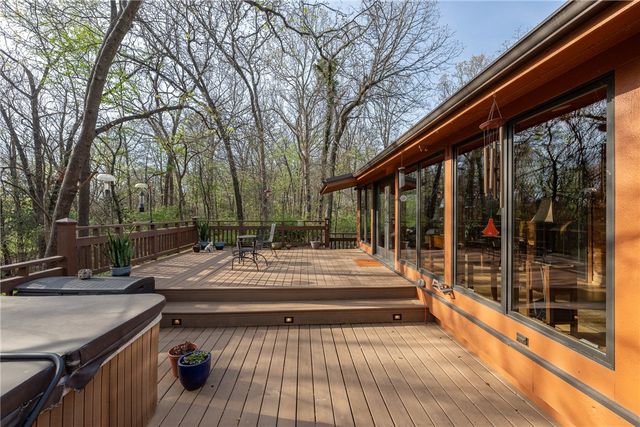 2700 Rosewood Drive, Fayetteville, AR 72703
