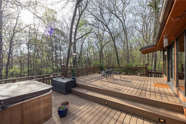 2700 Rosewood Drive, Fayetteville, AR 72703