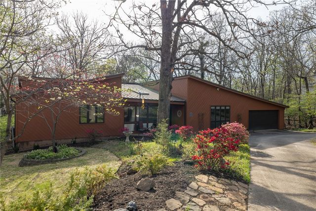 2700 Rosewood Drive, Fayetteville, AR 72703