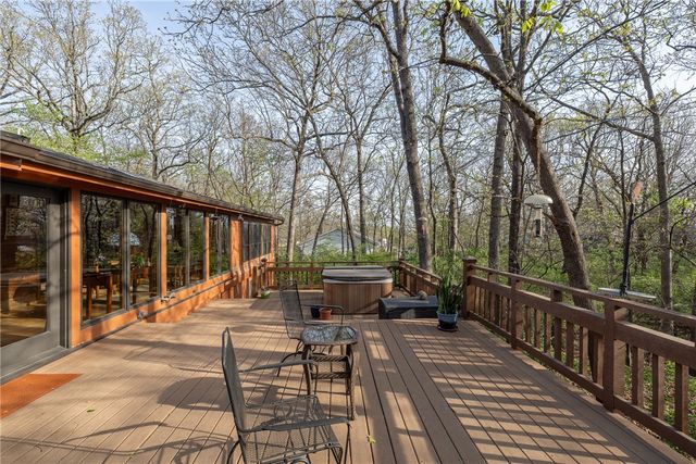 2700 Rosewood Drive, Fayetteville, AR 72703