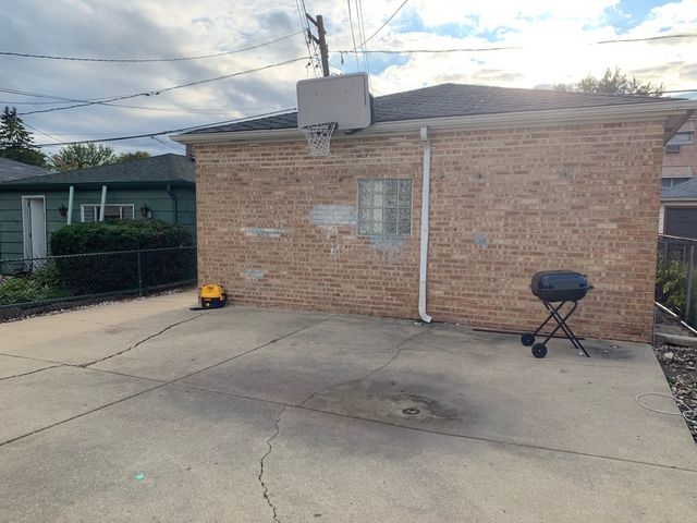 2320 N 73rd Court, Elmwood Park, IL 60707