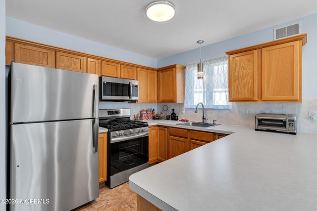 1428 Petunia Way S, Toms River, NJ 08755