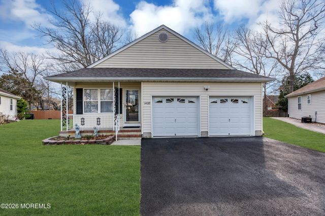 1428 Petunia Way S, Toms River, NJ 08755