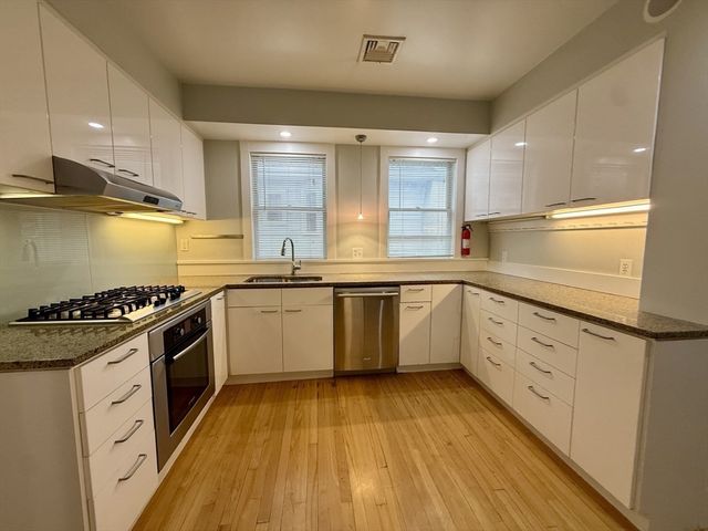 174 Maplewood St 174, Watertown, MA 02472