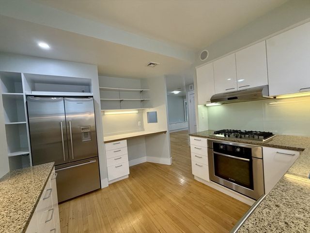 174 Maplewood St 174, Watertown, MA 02472