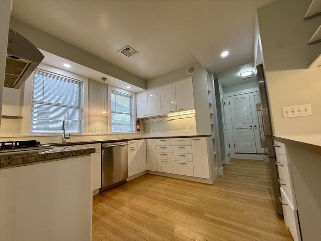 174 Maplewood St 174, Watertown, MA 02472