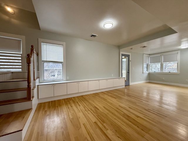 174 Maplewood St 174, Watertown, MA 02472