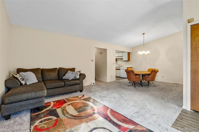 914 North Road, Fenton, MI 48430