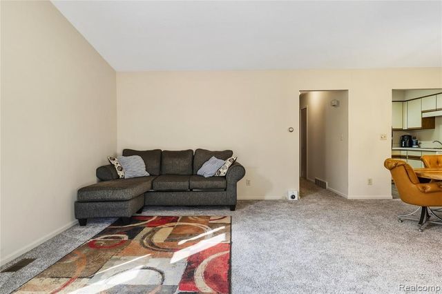 914 North Road, Fenton, MI 48430