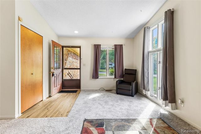 914 North Road, Fenton, MI 48430