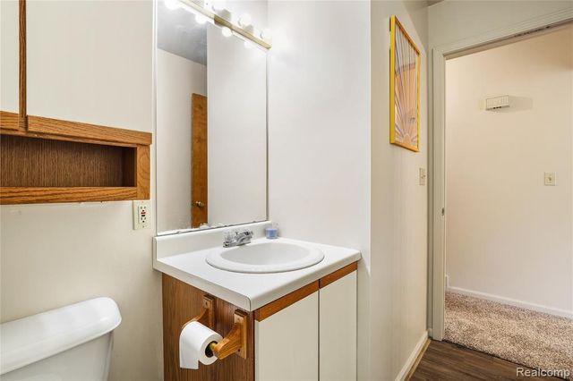 914 North Road, Fenton, MI 48430