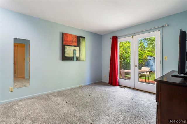 914 North Road, Fenton, MI 48430