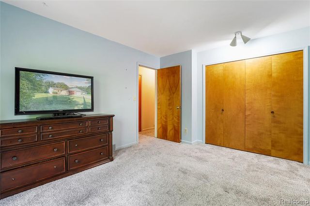 914 North Road, Fenton, MI 48430