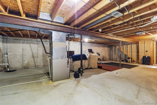 914 North Road, Fenton, MI 48430