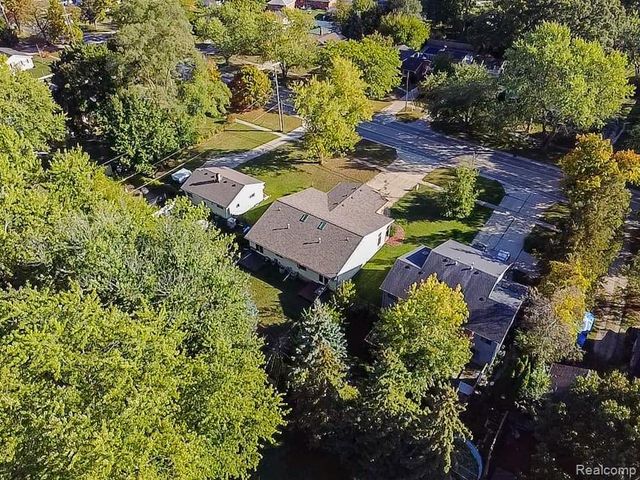 914 North Road, Fenton, MI 48430