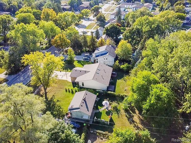 914 North Road, Fenton, MI 48430