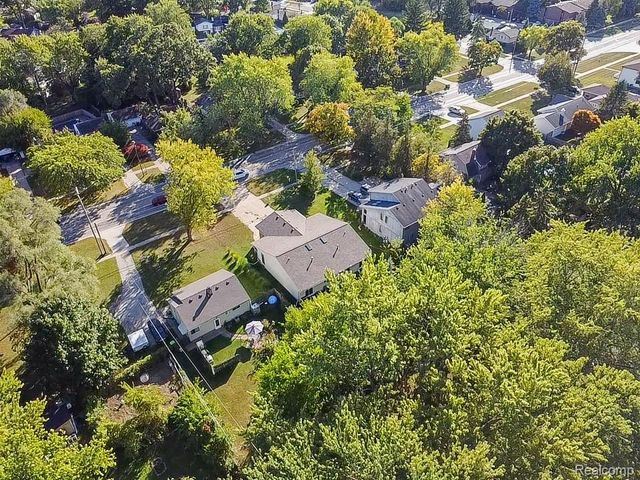 914 North Road, Fenton, MI 48430