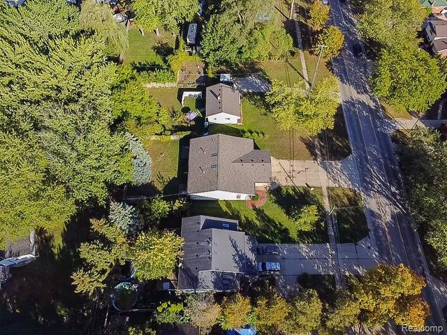 914 North Road, Fenton, MI 48430