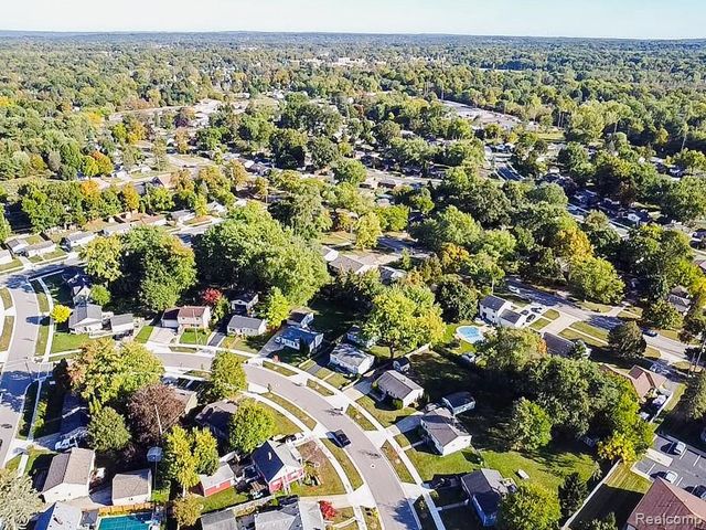 914 North Road, Fenton, MI 48430