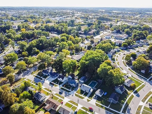 914 North Road, Fenton, MI 48430