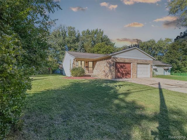 914 North Road, Fenton, MI 48430