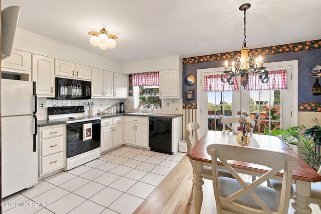 30 E Lincoln Avenue, Atlantic Highlands, NJ 07716