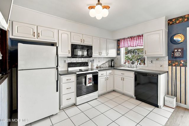30 E Lincoln Avenue, Atlantic Highlands, NJ 07716