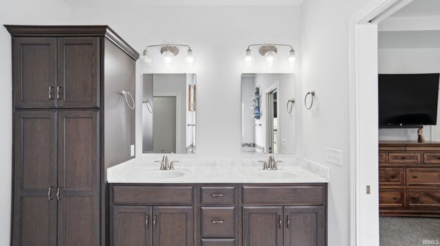 5734 Santera Drive, Fort Wayne, IN 46818