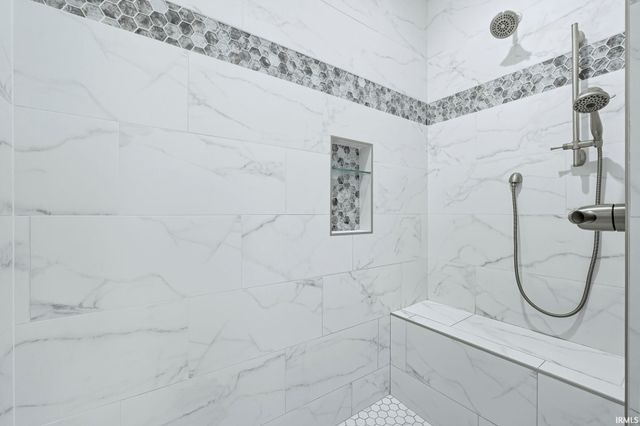 5734 Santera Drive, Fort Wayne, IN 46818